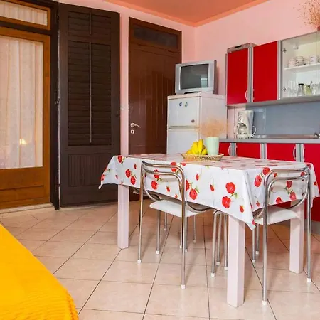 Apartment In 16743 Rabac