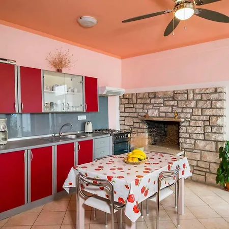 In 16743 Apartment *
