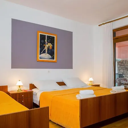 Apartment In 16743 Rabac